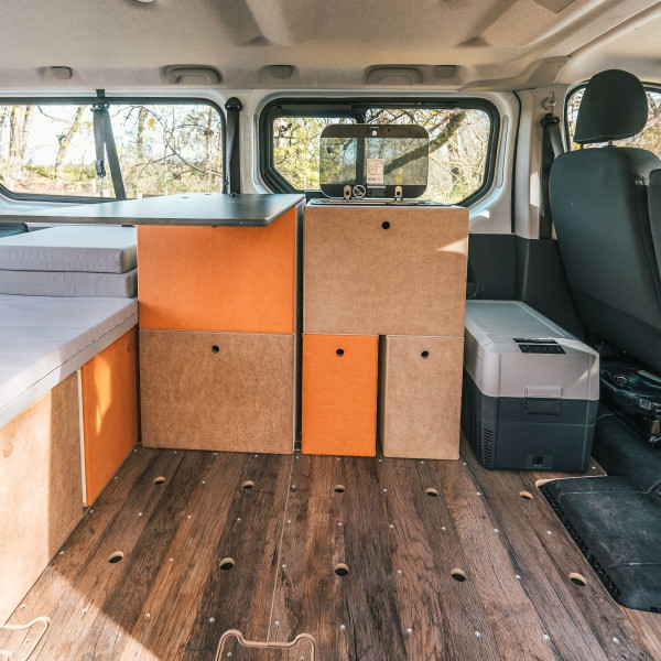 schlafen im Nissan NV300 / Primastar Kombi schlafen im Nissan NV300 / Primastar Kombi