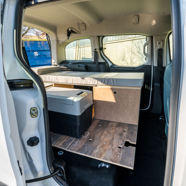 kleiner ausgebauter Kastenwagen Peugeot Partner 3 Kleintransporter